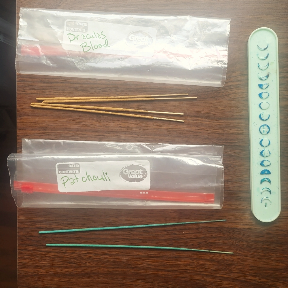 DRAGON BLOOD, PATCHOULI INCENSE AND HOLDER